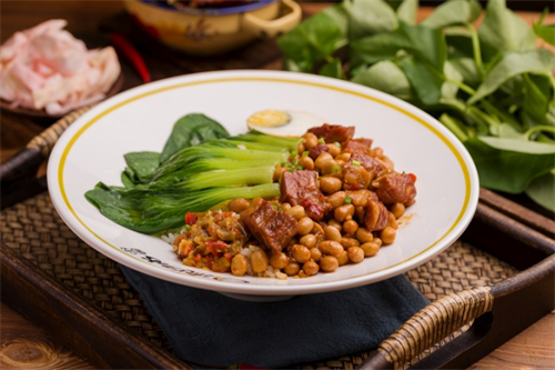 黄豆烧肉饭