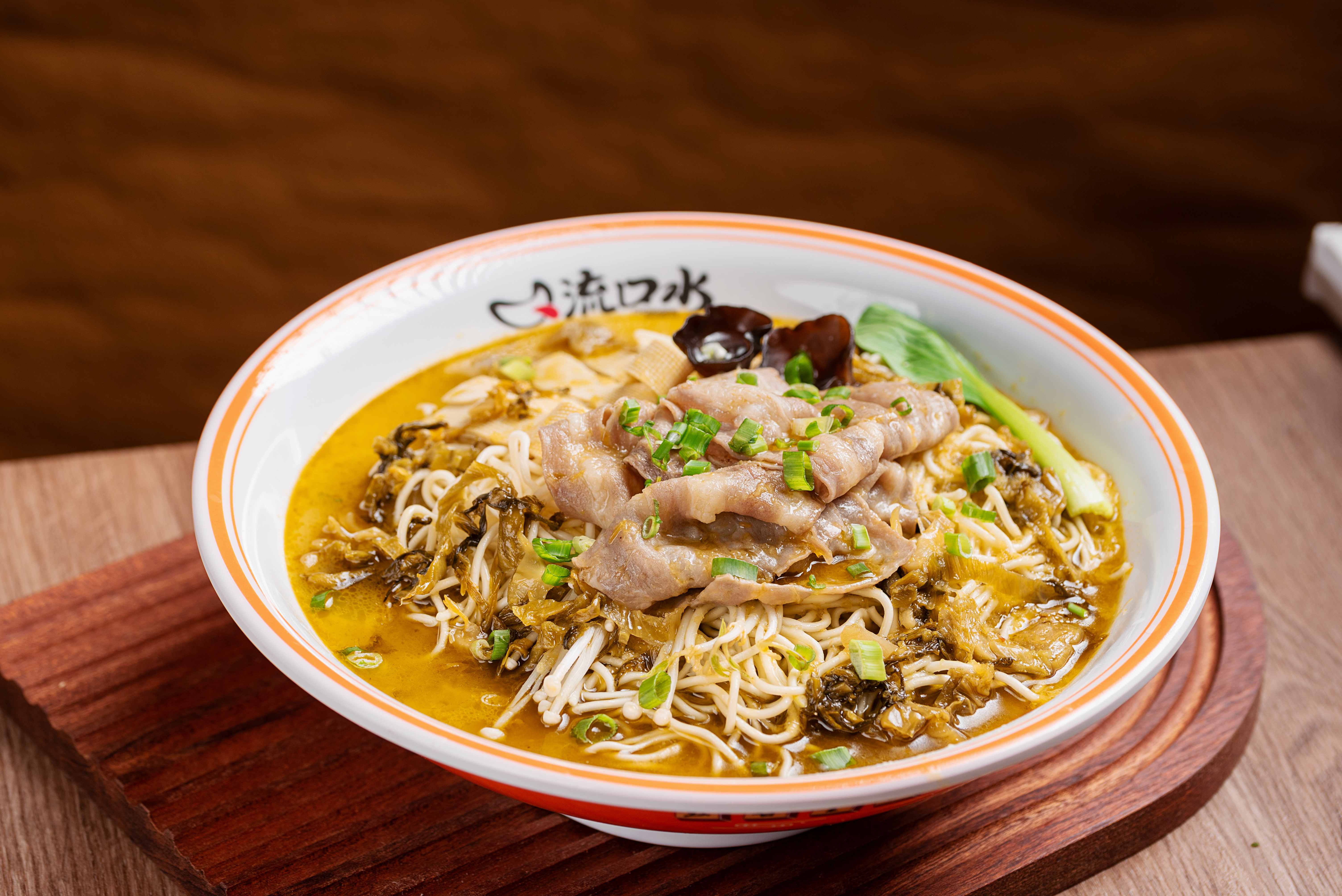 酸菜肥牛火锅面